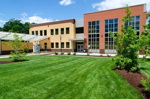 Commercial Landscaping Dubai – Modern Outdoor Design for Offices & Hotels